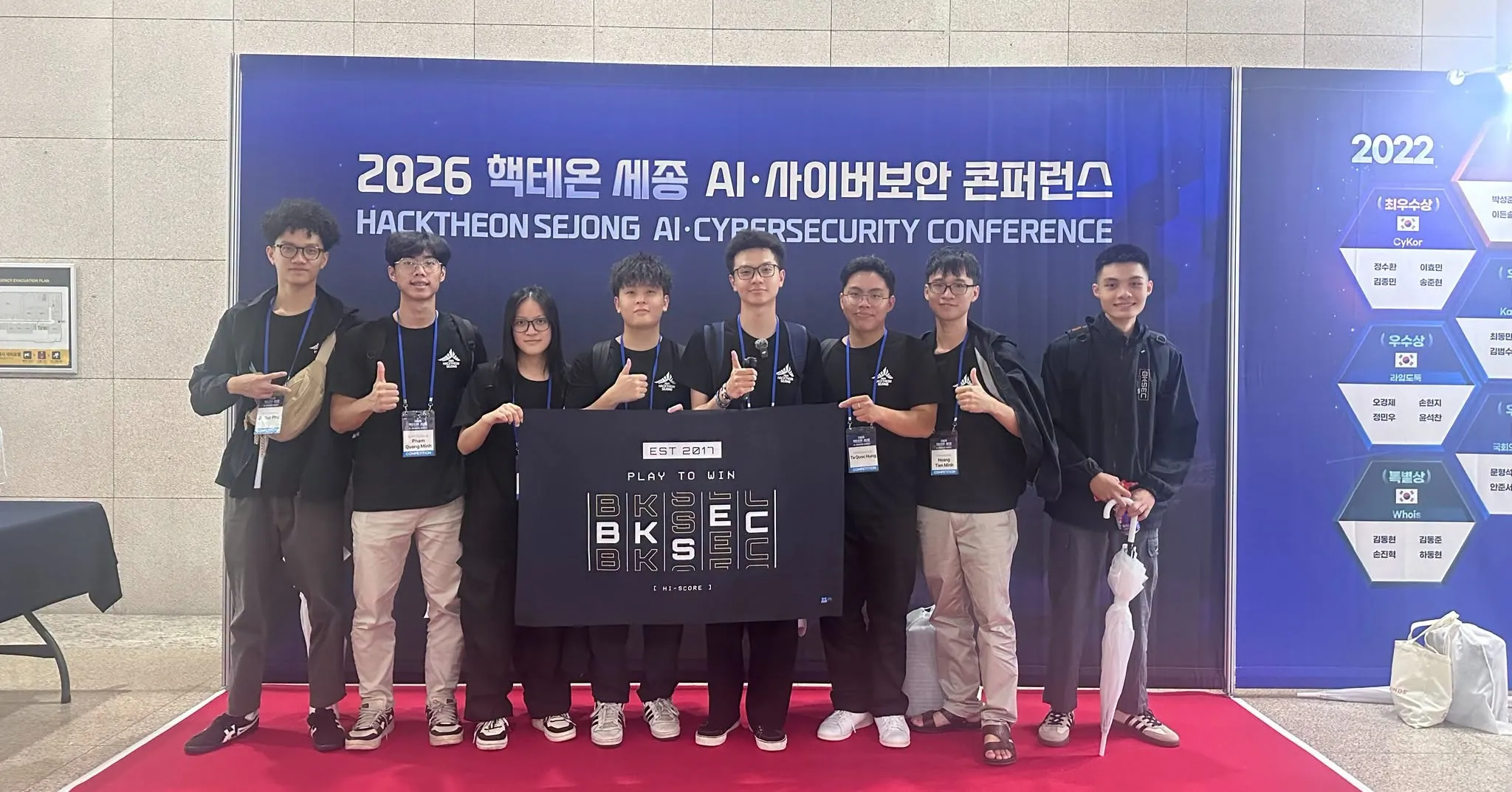 Hai đội thi của CLB BKSEC tại vòng chung kết HackTheon Sejong 2026